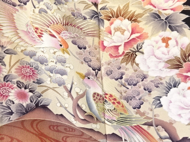 アンティーク　鳥に牡丹・梅模様刺繍留袖(比翼付き)